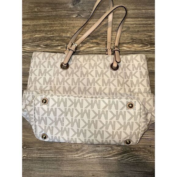 Michael Kors Beige & Tan Leather Tote Handbag and wallet set. Gold Hardware - Picture 2 of 15